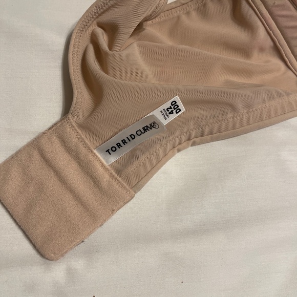 Lot of 2 Torrid Curve 42DDD bras black and tan padded wirefree wire free - Picture 4 of 4